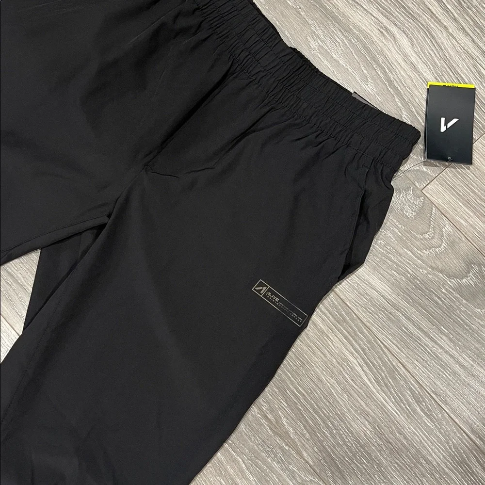 Alive sleek black